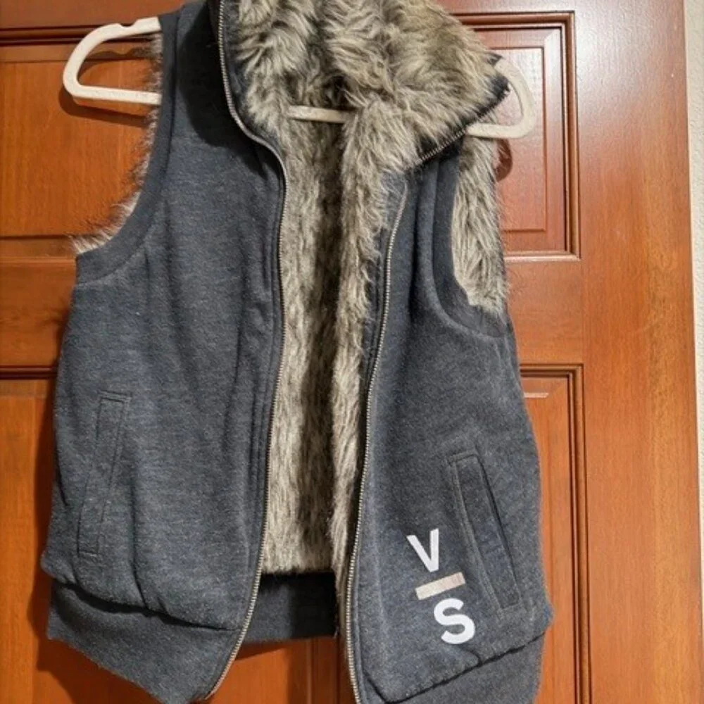 Victoria’s Secret PINK Reversible Faux Fur Vest - Picture 3 of 3